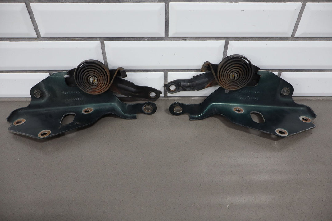 99 - 07 Chevy GMC Silveardo Sierra GMT800 OEM Hood Hinges Pair Left/Right Green