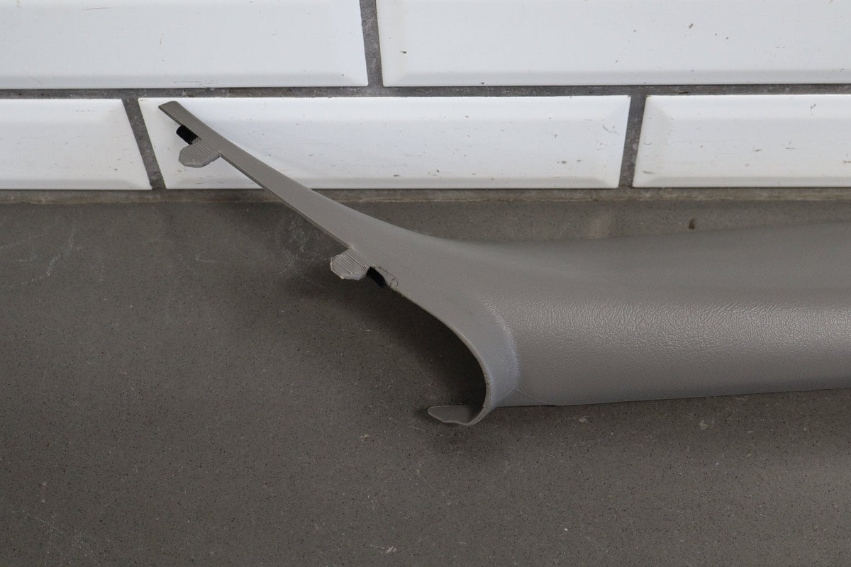 99-07 Chevy GMC Silverado Sierra SUV GMT800 A Pillar Trims Medium Gray