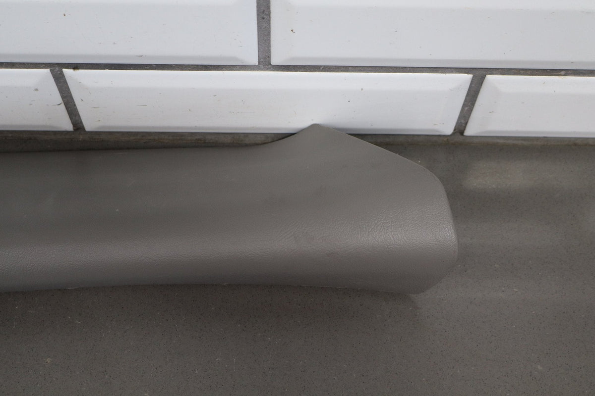 99-07 Chevy GMC Silverado Sierra SUV GMT800 A Pillar Trims Medium Gray