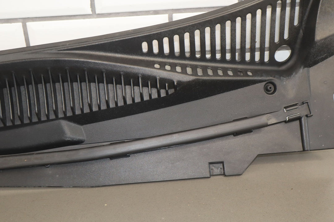 99 - 07 Chevy GMC Truck SUV GMT800 Cowl Vent Panel Assembly OEM