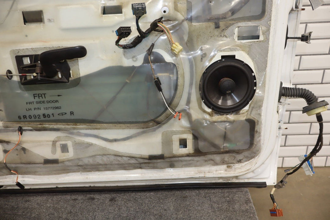 99 - 07 Chevy GMC Truck SUV GMT800 Driver Left Front Door Summit White 50U