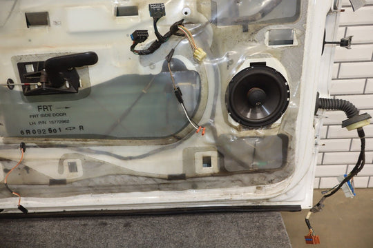 99 - 07 Chevy GMC Truck SUV GMT800 Driver Left Front Door Summit White 50U