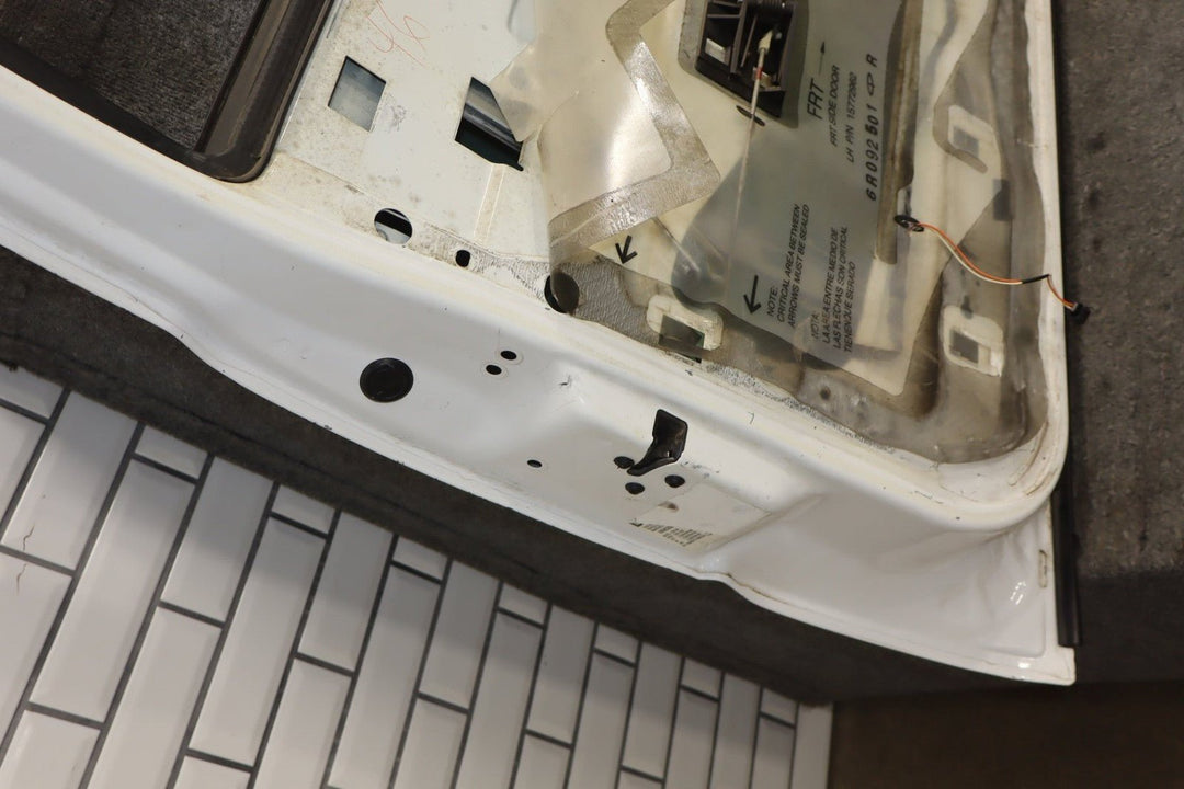 99 - 07 Chevy GMC Truck SUV GMT800 Driver Left Front Door Summit White 50U