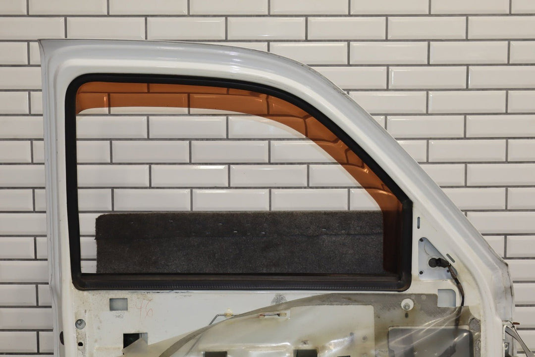 99 - 07 Chevy GMC Truck SUV GMT800 Driver Left Front Door Summit White 50U