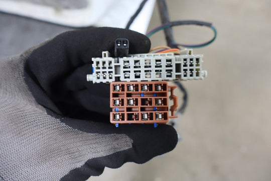 99 - 07 Chevy GMC Truck SUV GMT800 Driver Left Front Door Summit White 50U