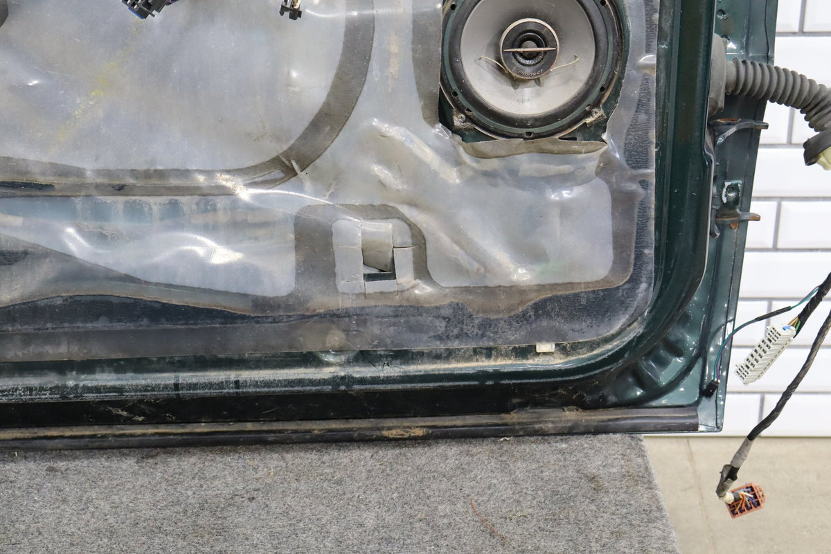 99-07 Chevy GMC Truck SUV GMT800 Left Front Door