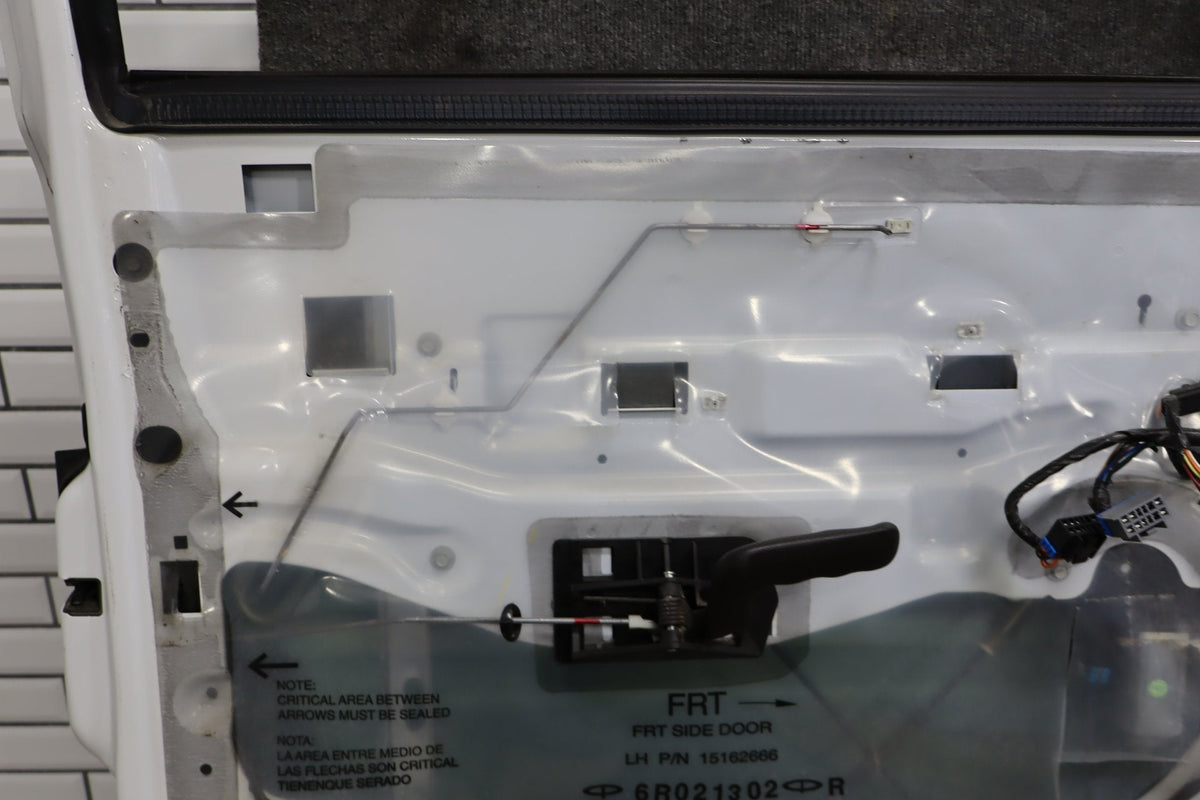 99-07 Chevy GMC Truck SUV GMT800 Left Front Door