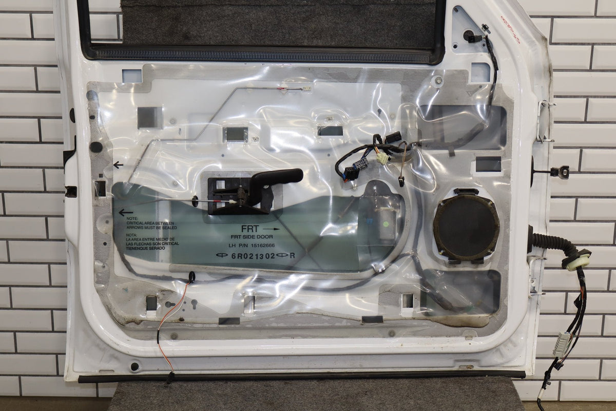 99-07 Chevy GMC Truck SUV GMT800 Left Front Door