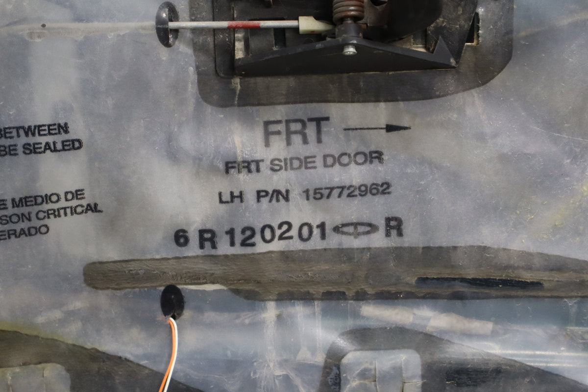 99-07 Chevy GMC Truck SUV GMT800 Left Front Door