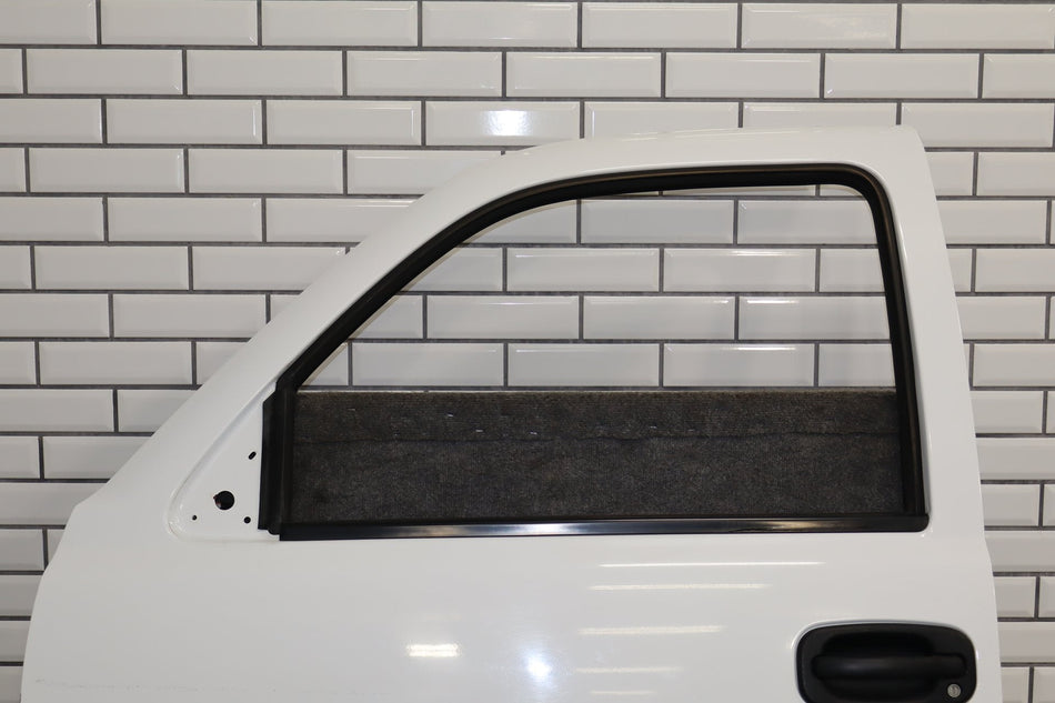 99-07 Chevy GMC Truck SUV GMT800 Left Front Door