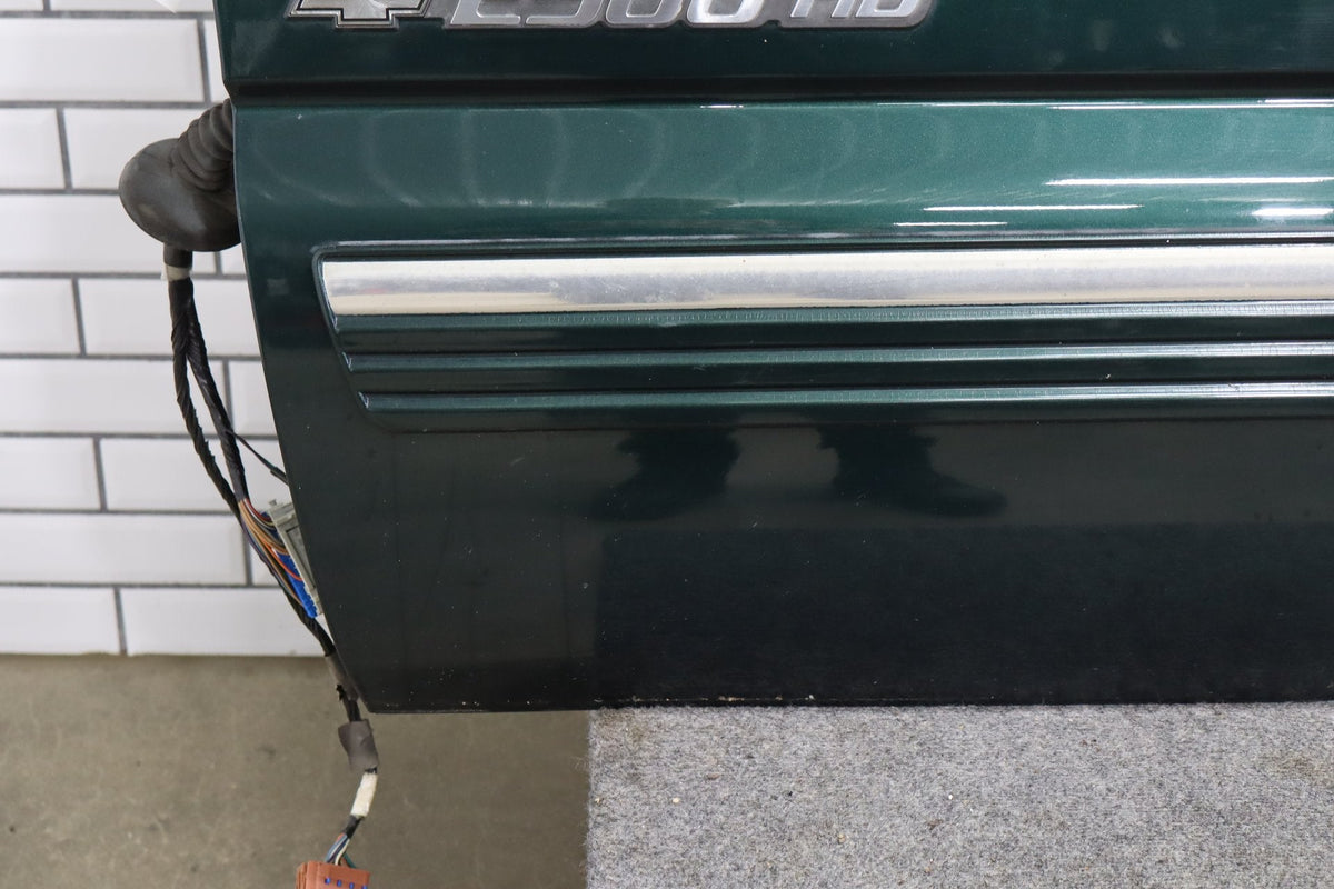 99-07 Chevy GMC Truck SUV GMT800 Left Front Door