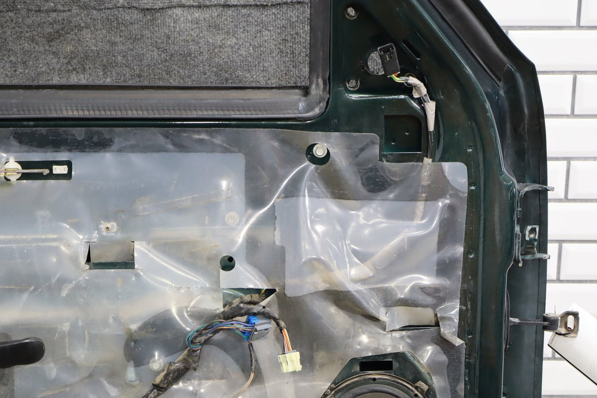 99-07 Chevy GMC Truck SUV GMT800 Left Front Door