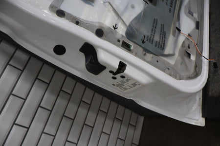 99-07 Chevy GMC Truck SUV GMT800 Left Front Door