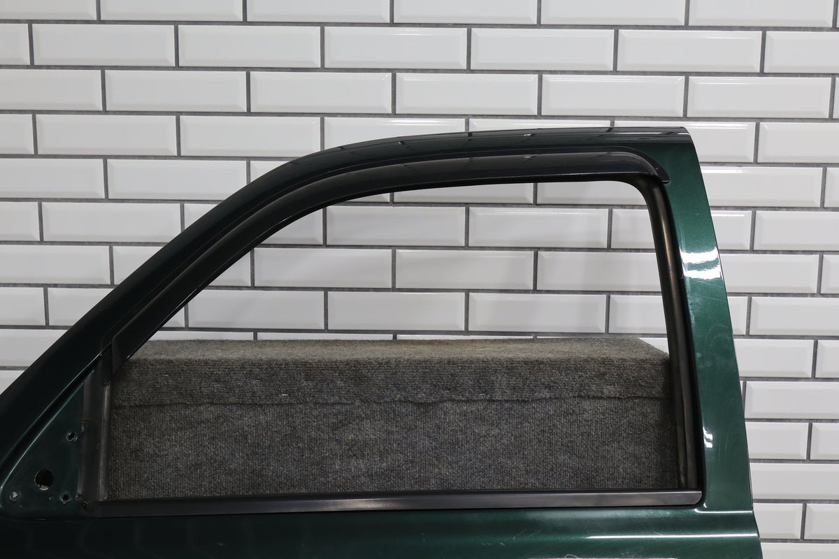 99-07 Chevy GMC Truck SUV GMT800 Left Front Door