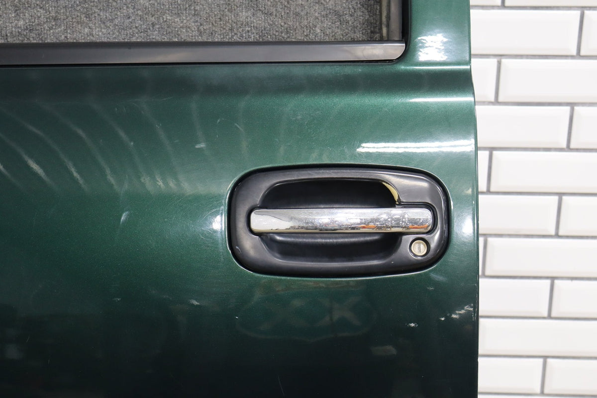 99-07 Chevy GMC Truck SUV GMT800 Left Front Door
