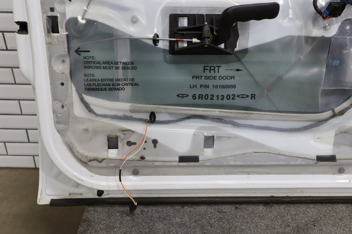 99-07 Chevy GMC Truck SUV GMT800 Left Front Door