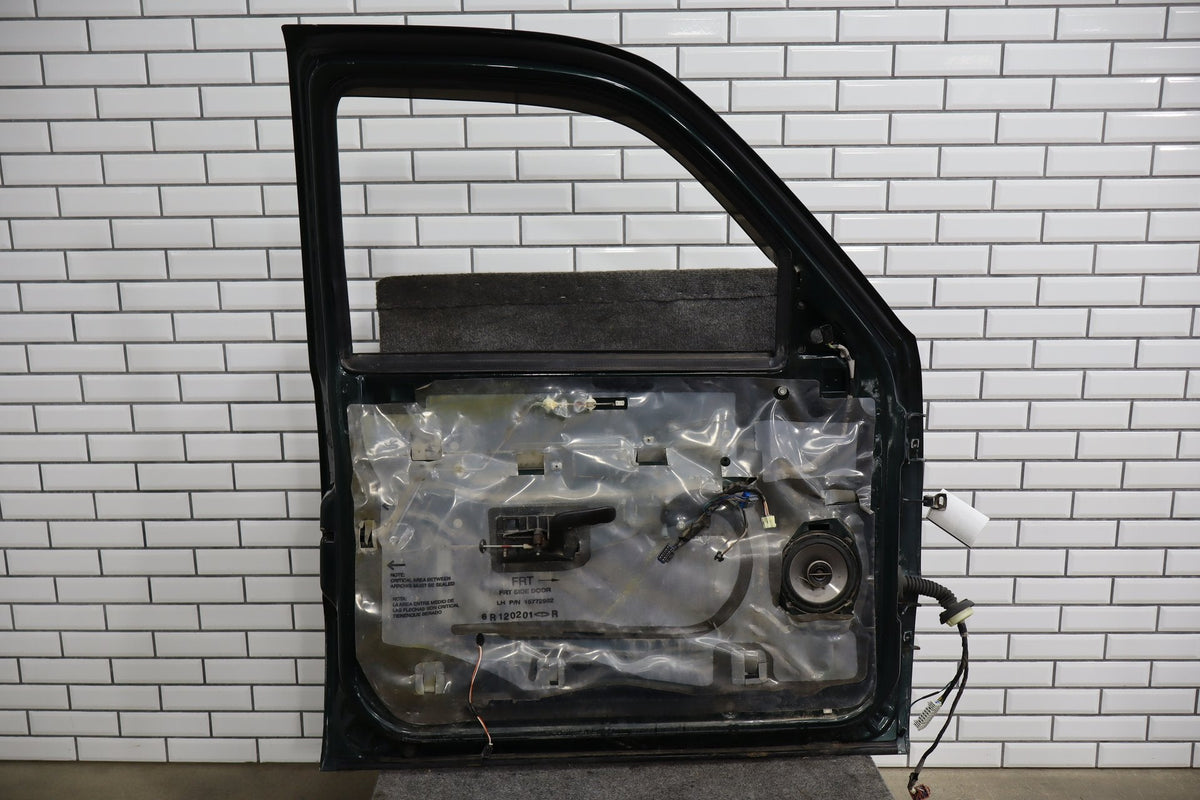 99-07 Chevy GMC Truck SUV GMT800 Left Front Door
