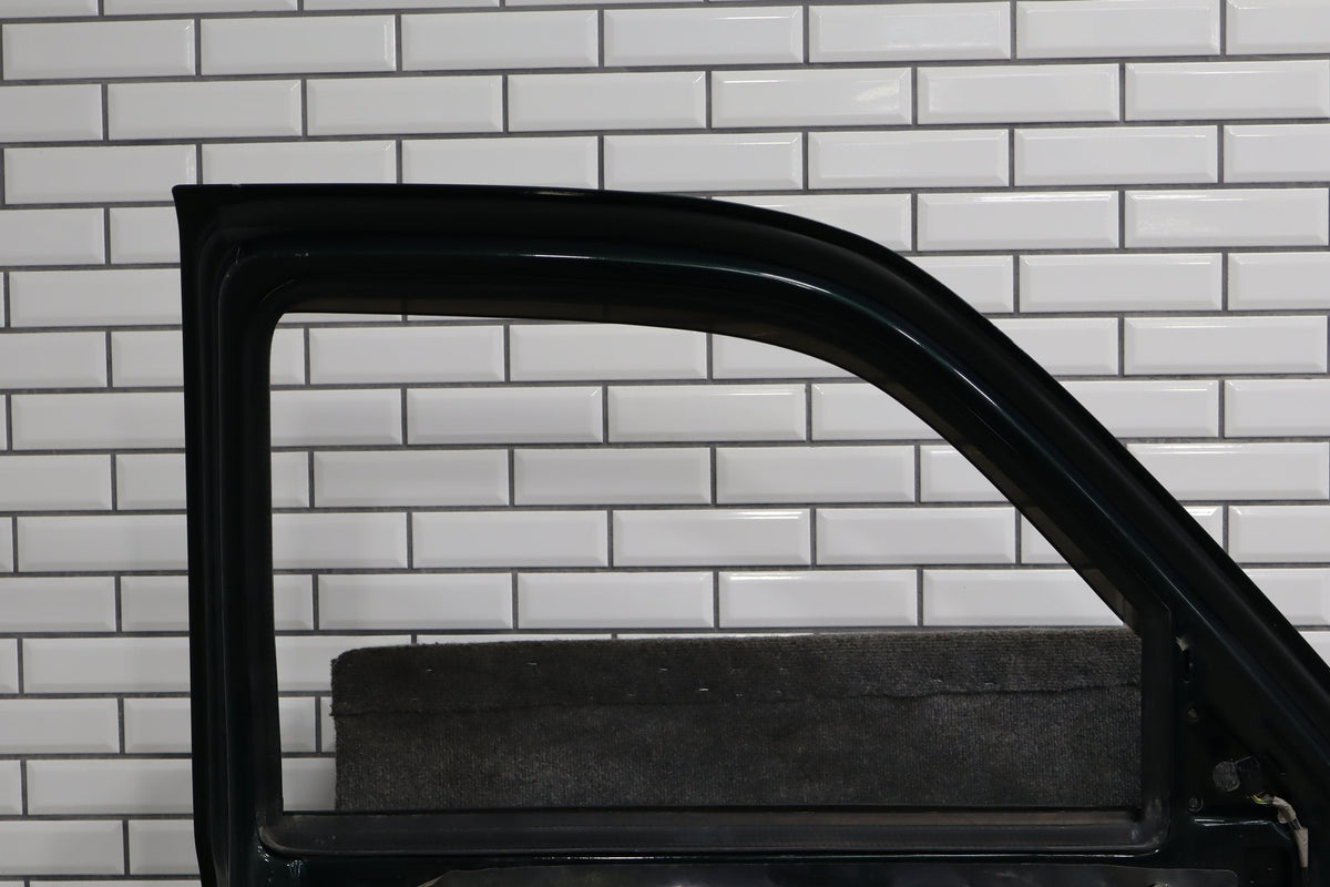 99-07 Chevy GMC Truck SUV GMT800 Left Front Door