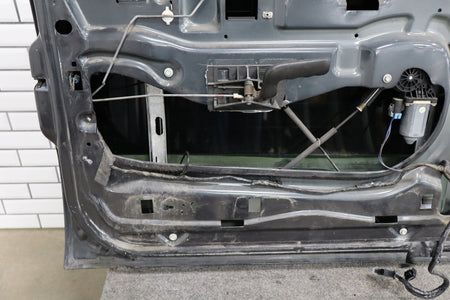 99-07 Chevy GMC Truck SUV GMT800 Left Front Door Black 41U