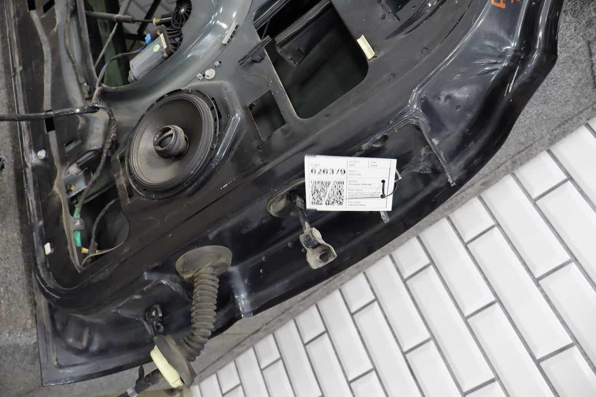 99-07 Chevy GMC Truck SUV GMT800 Left Front Door Black 41U
