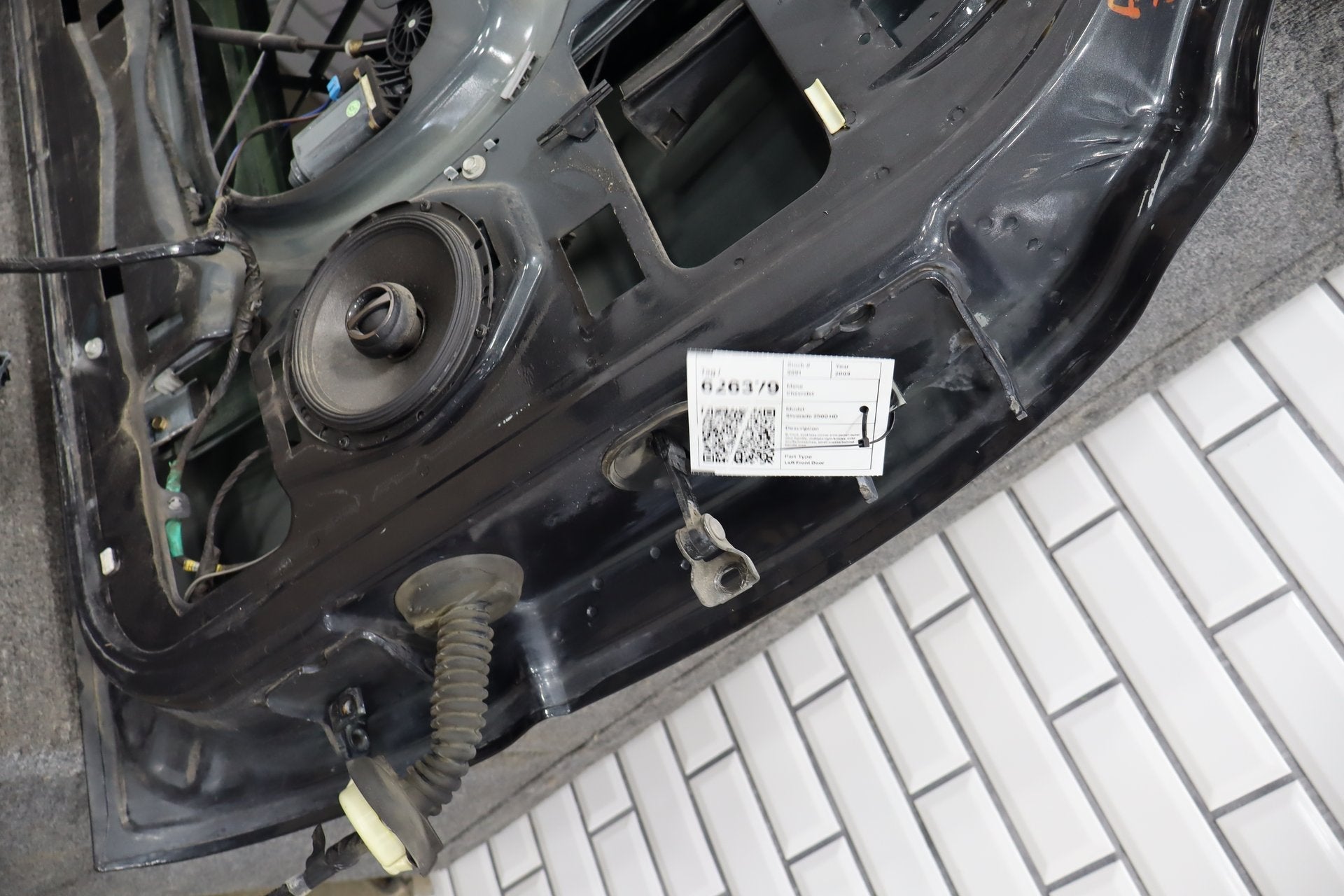99-07 Chevy GMC Truck SUV GMT800 Left Front Door Black 41U