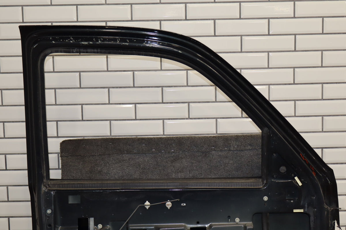 99-07 Chevy GMC Truck SUV GMT800 Left Front Door Black 41U