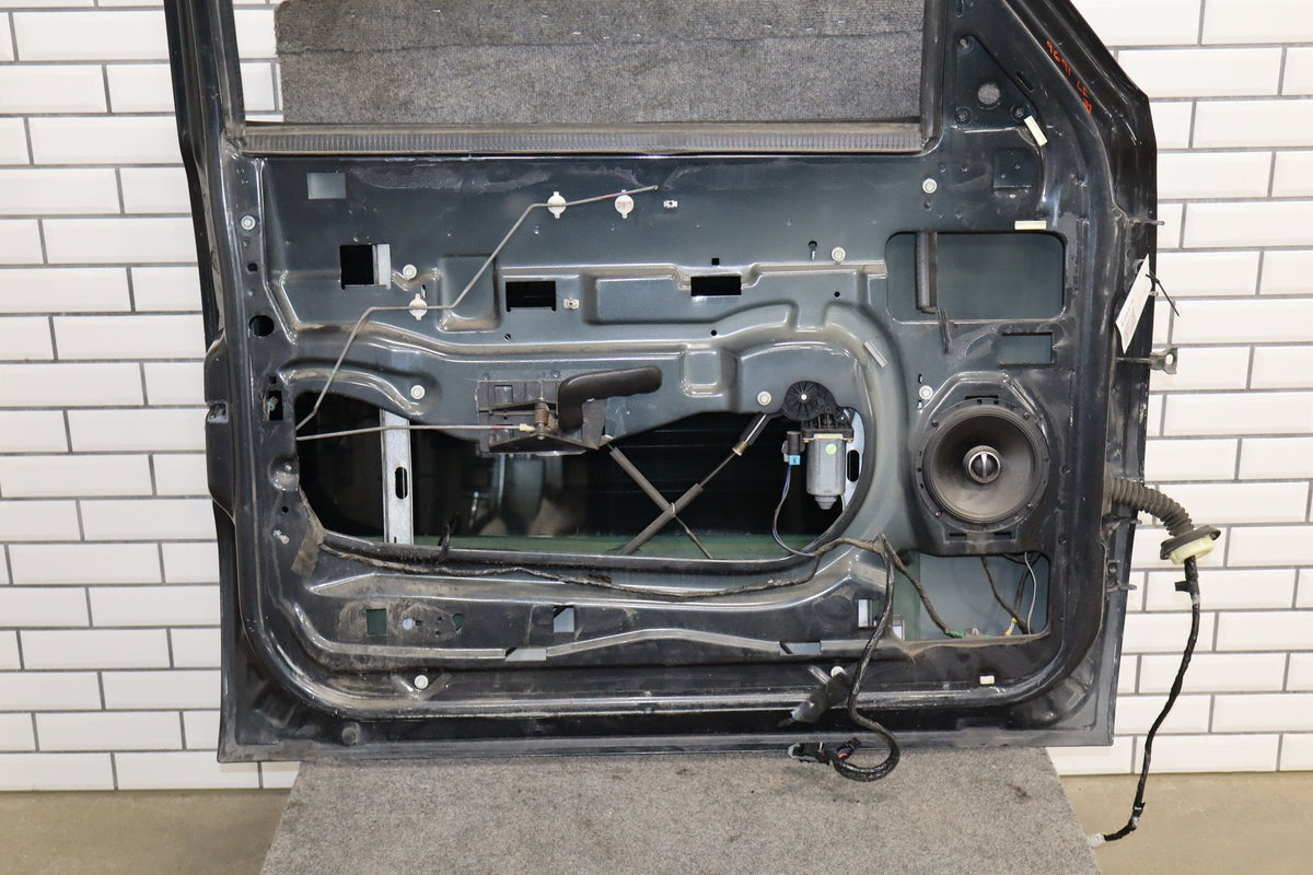 99-07 Chevy GMC Truck SUV GMT800 Left Front Door Black 41U