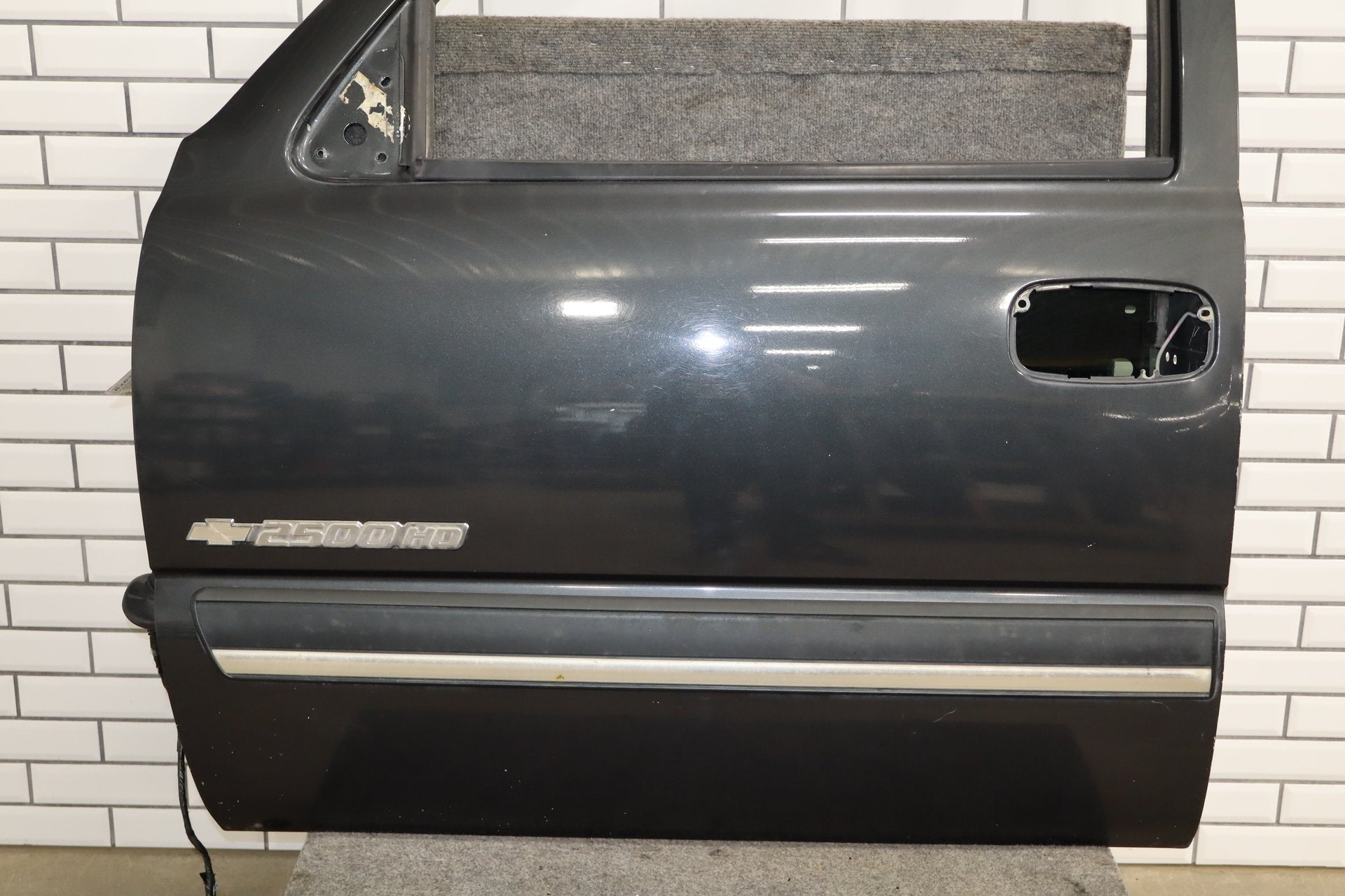 99-07 Chevy GMC Truck SUV GMT800 Left Front Door Black 41U