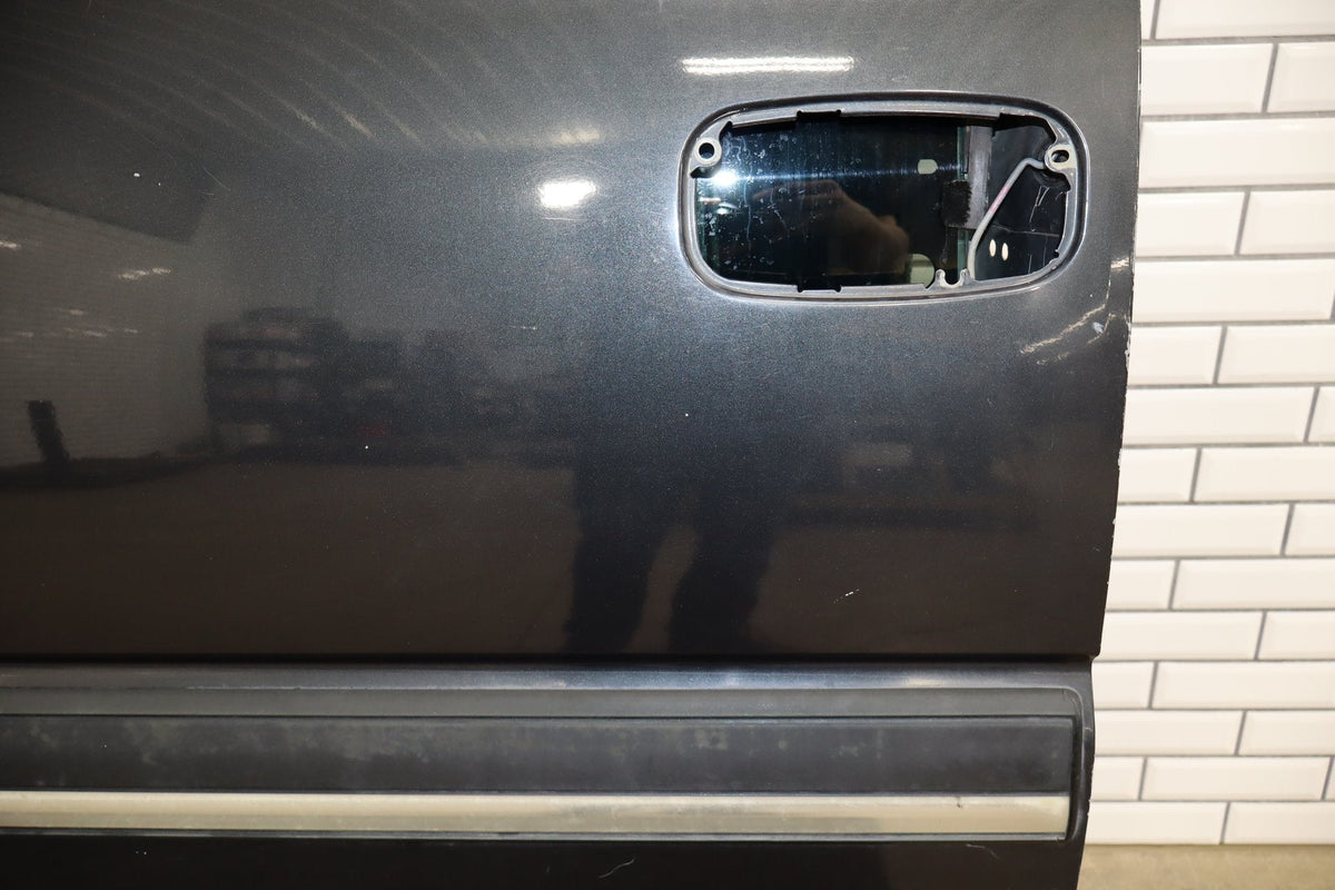 99-07 Chevy GMC Truck SUV GMT800 Left Front Door Black 41U