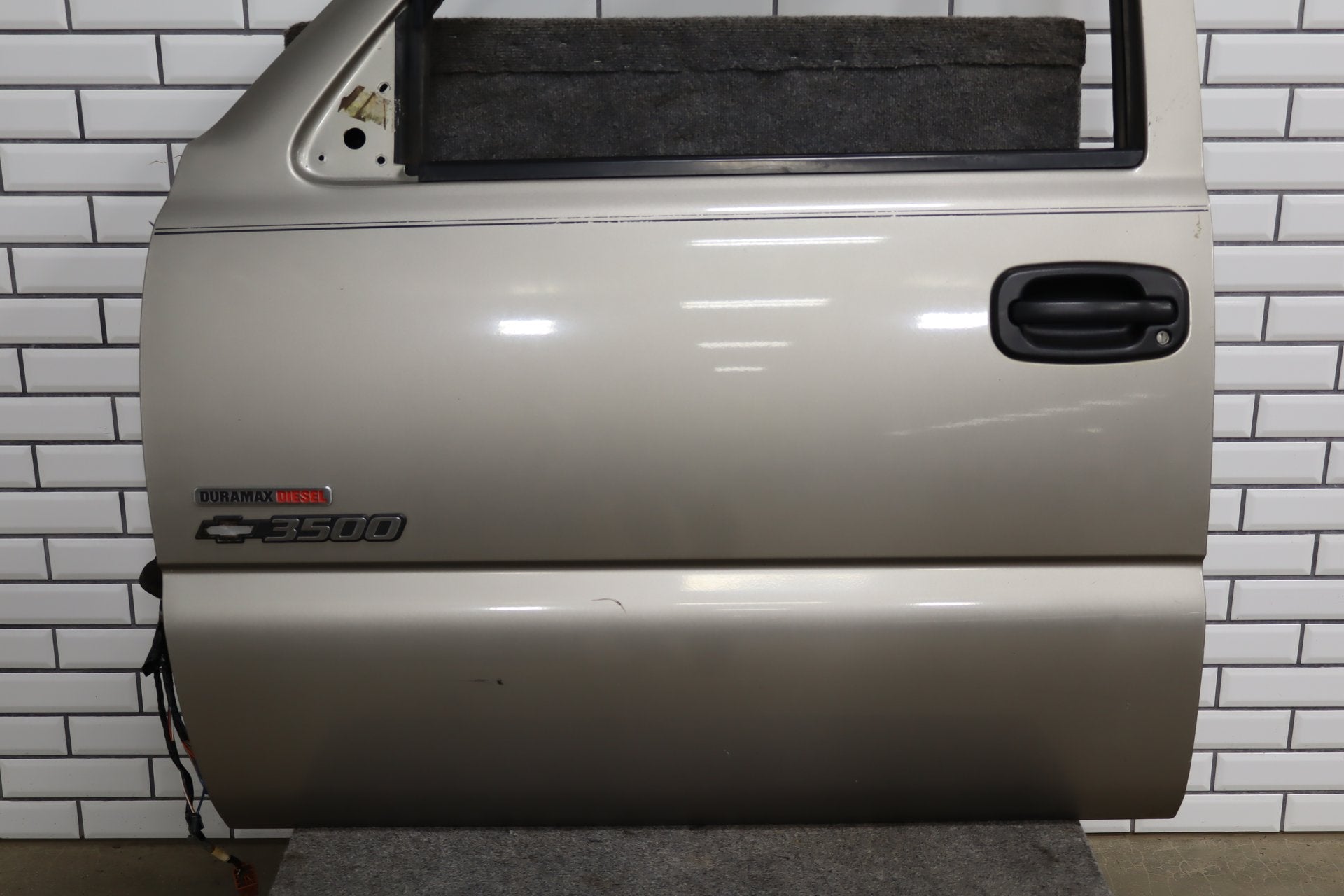 99-07 Chevy GMC Truck SUV GMT800 Left Front Door Light Pewter 11