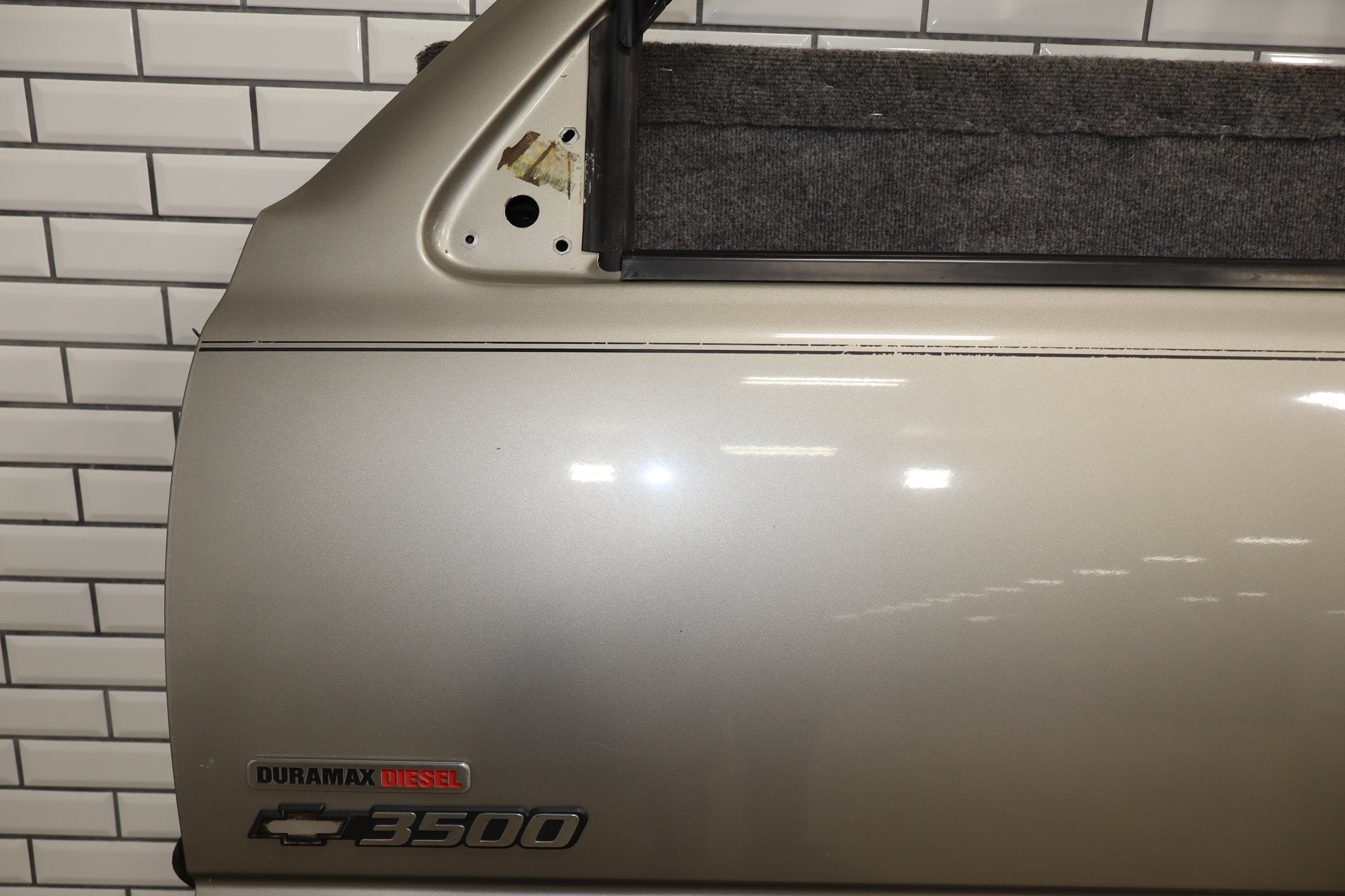 99-07 Chevy GMC Truck SUV GMT800 Left Front Door Light Pewter 11