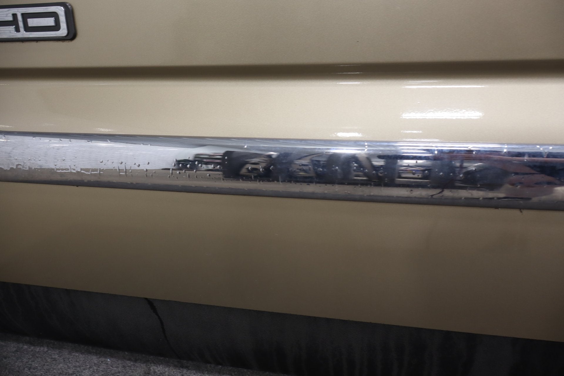 99-07 Chevy GMC Truck SUV GMT800 Left Front Door sand beige metallic 15u