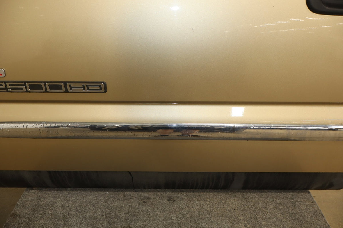 99-07 Chevy GMC Truck SUV GMT800 Left Front Door sand beige metallic 15u