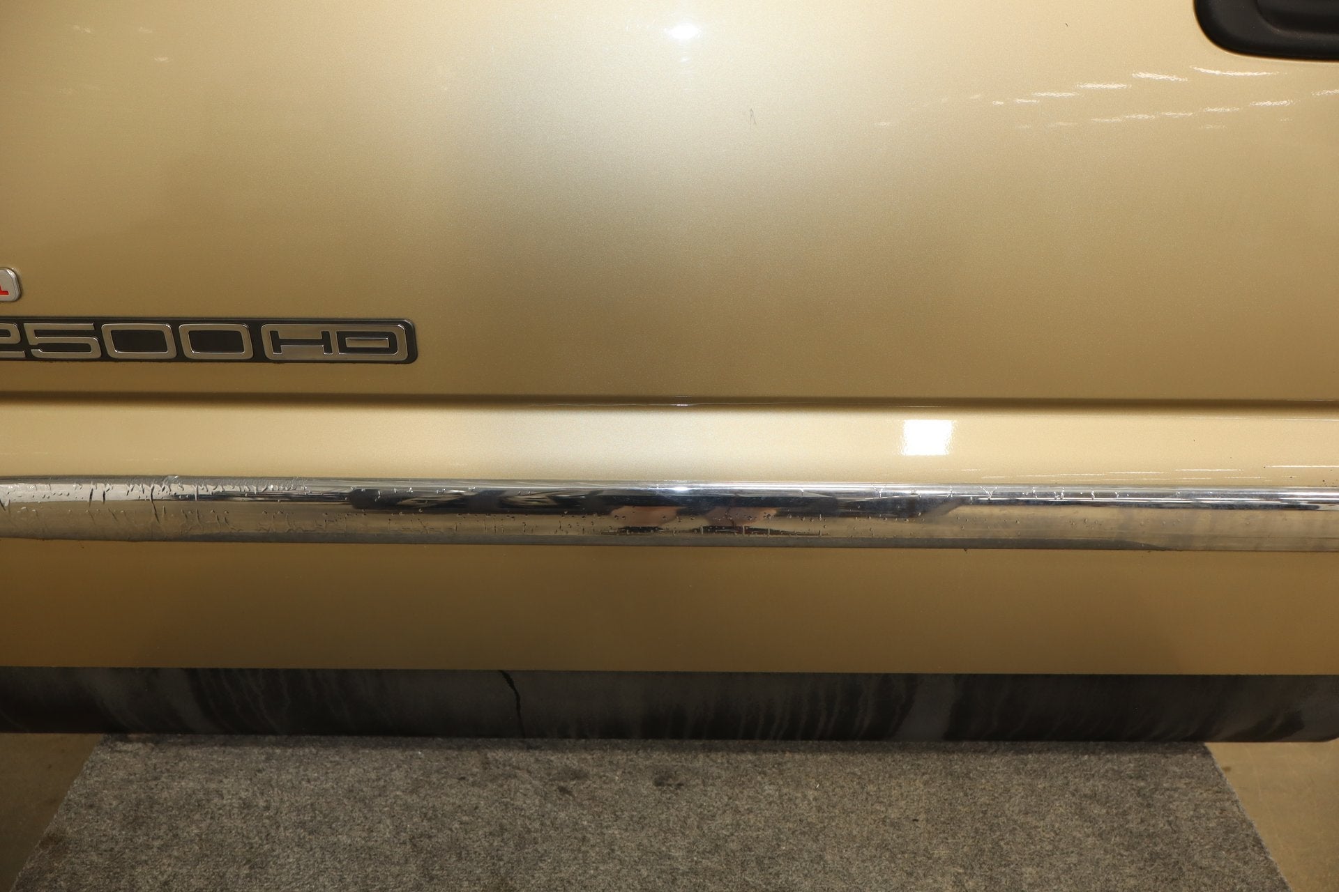 99-07 Chevy GMC Truck SUV GMT800 Left Front Door sand beige metallic 15u