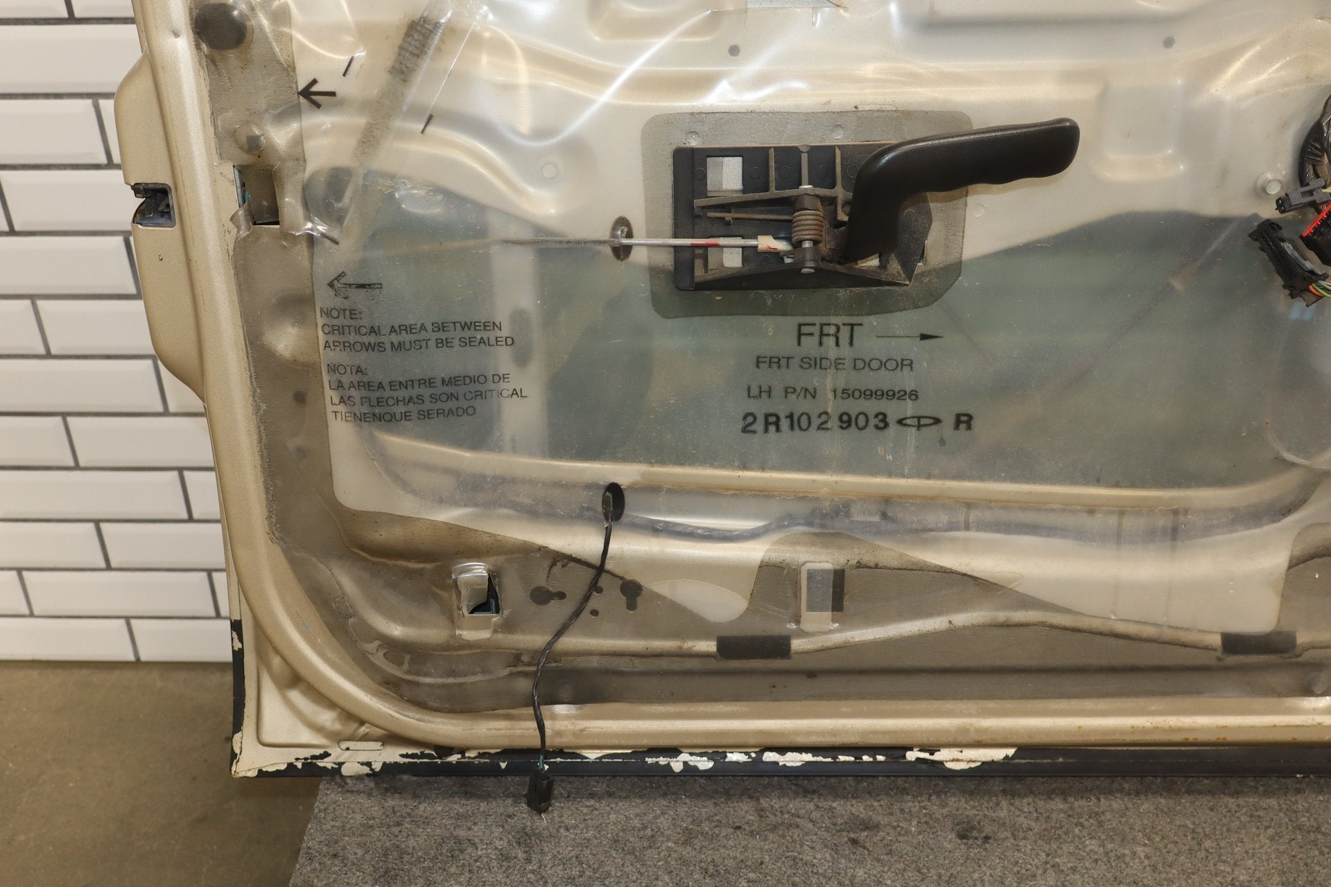 99-07 Chevy GMC Truck SUV GMT800 Left Front Door sand beige metallic 15u