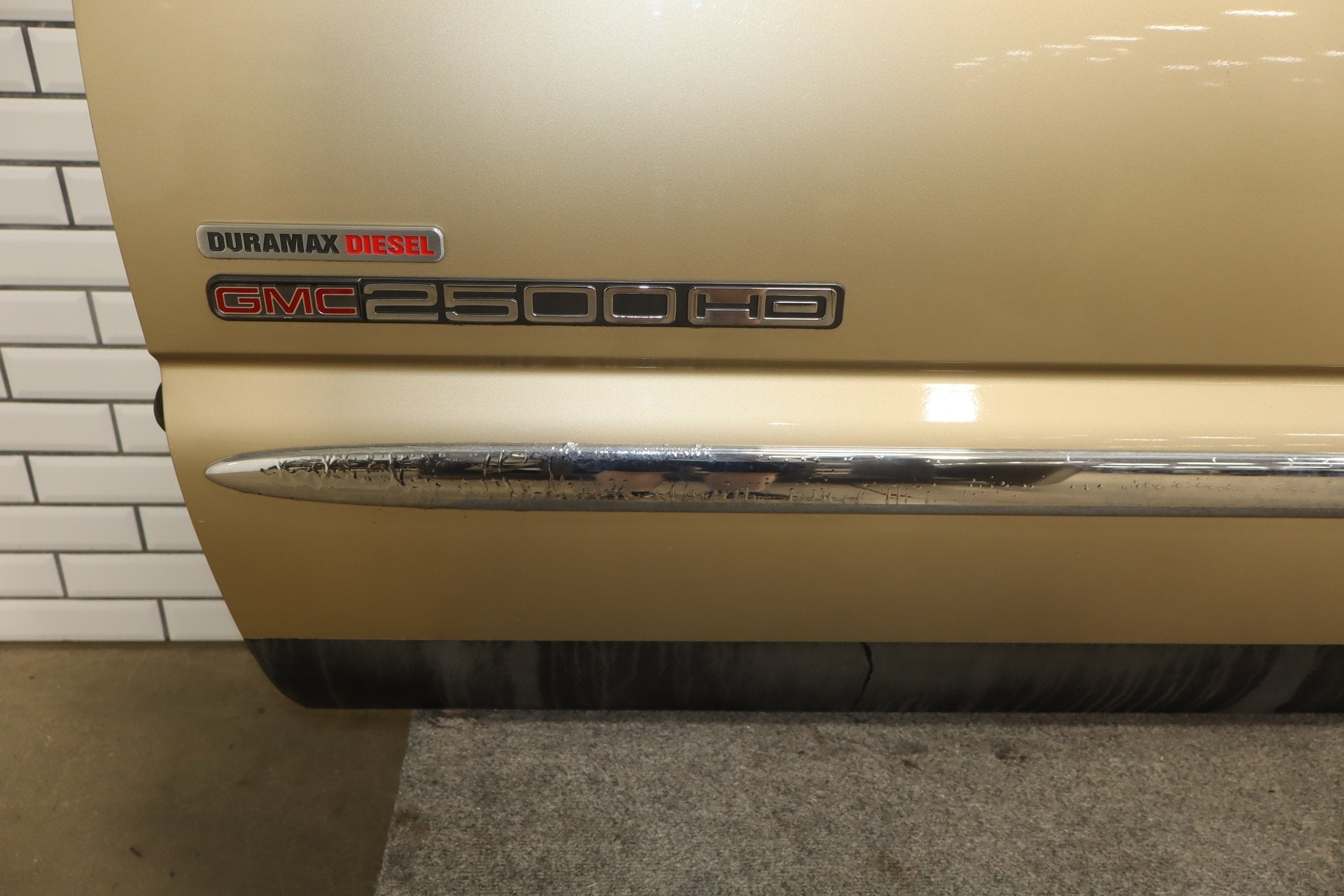 99-07 Chevy GMC Truck SUV GMT800 Left Front Door sand beige metallic 15u
