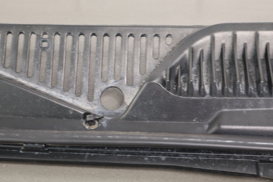 99 - 07 Chevy GMC Truck SUV GMT800 OEM Wiper Cowl Vent Panel