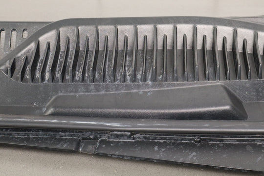 99 - 07 Chevy GMC Truck SUV GMT800 OEM Wiper Cowl Vent Panel