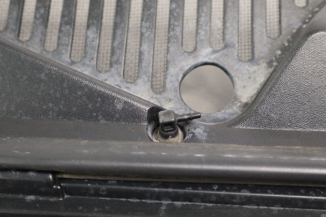 99 - 07 Chevy GMC Truck SUV GMT800 OEM Wiper Cowl Vent Panel