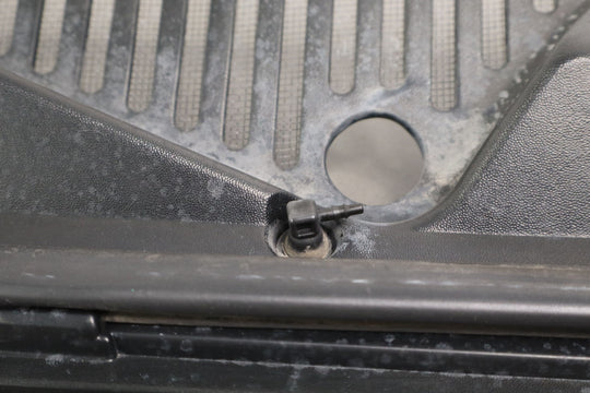 99 - 07 Chevy GMC Truck SUV GMT800 OEM Wiper Cowl Vent Panel