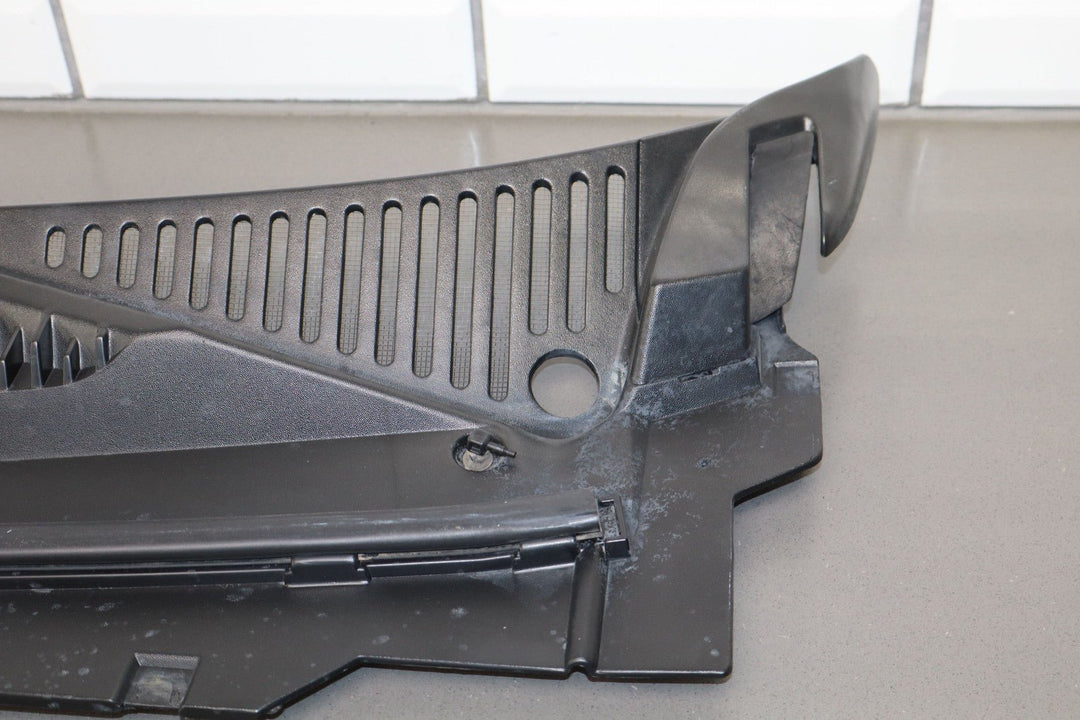 99 - 07 Chevy GMC Truck SUV GMT800 OEM Wiper Cowl Vent Panel