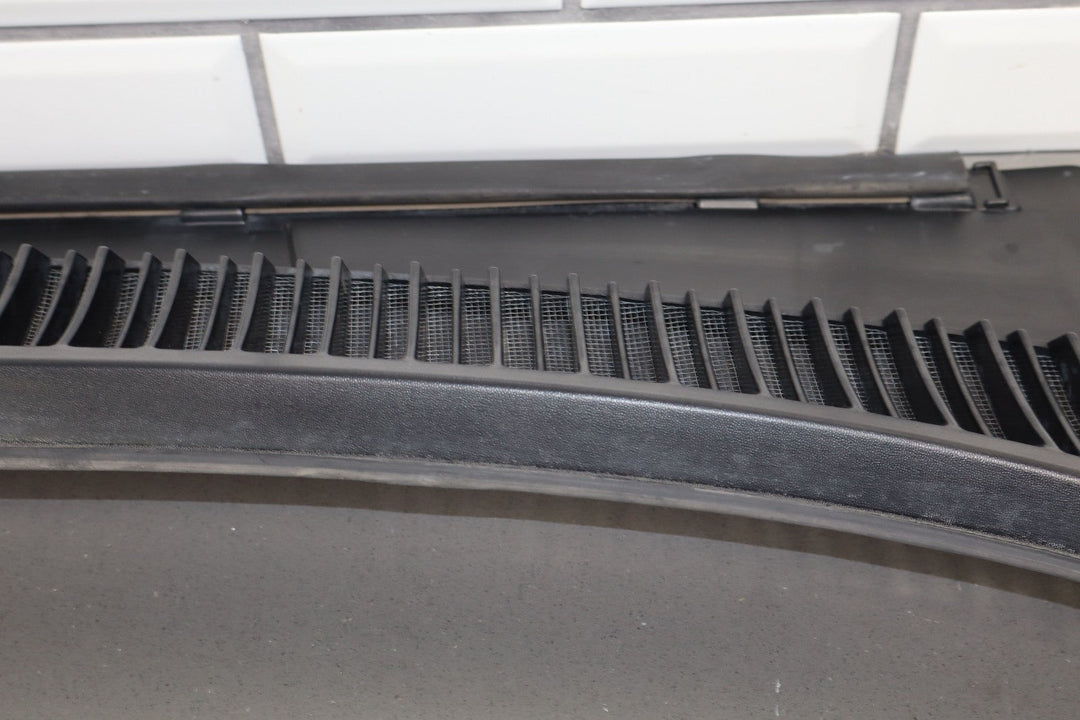 99 - 07 Chevy GMC Truck SUV GMT800 OEM Wiper Cowl Vent Panel