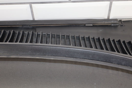 99 - 07 Chevy GMC Truck SUV GMT800 OEM Wiper Cowl Vent Panel