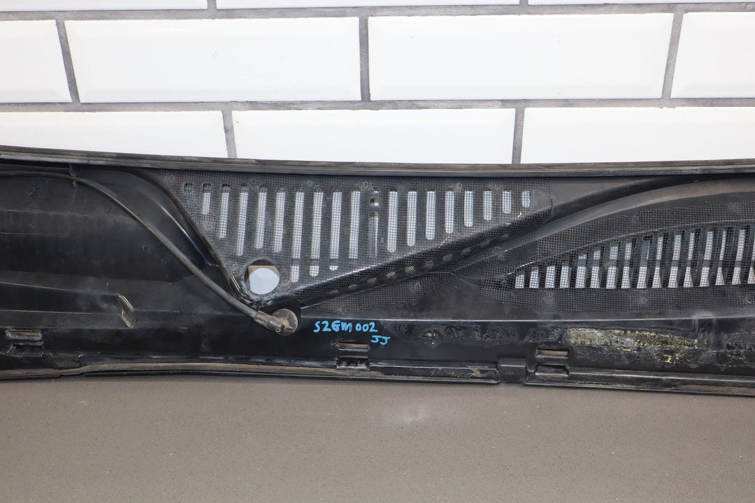 99 - 07 Chevy GMC Truck SUV GMT800 OEM Wiper Cowl Vent Panel