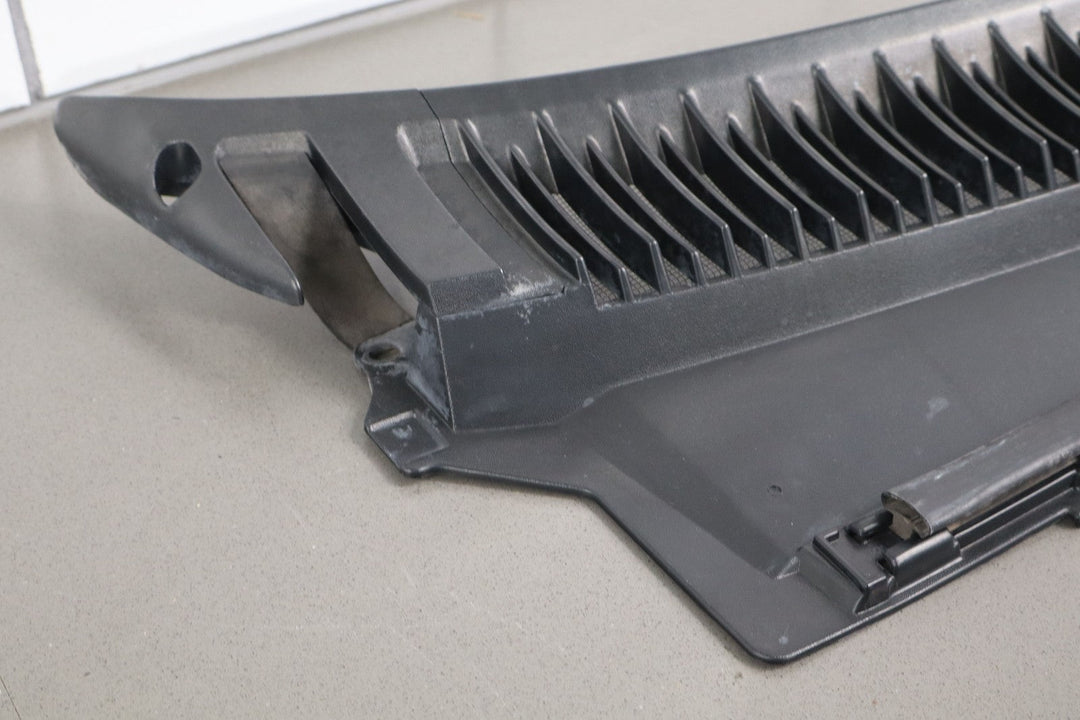 99 - 07 Chevy GMC Truck SUV GMT800 OEM Wiper Cowl Vent Panel