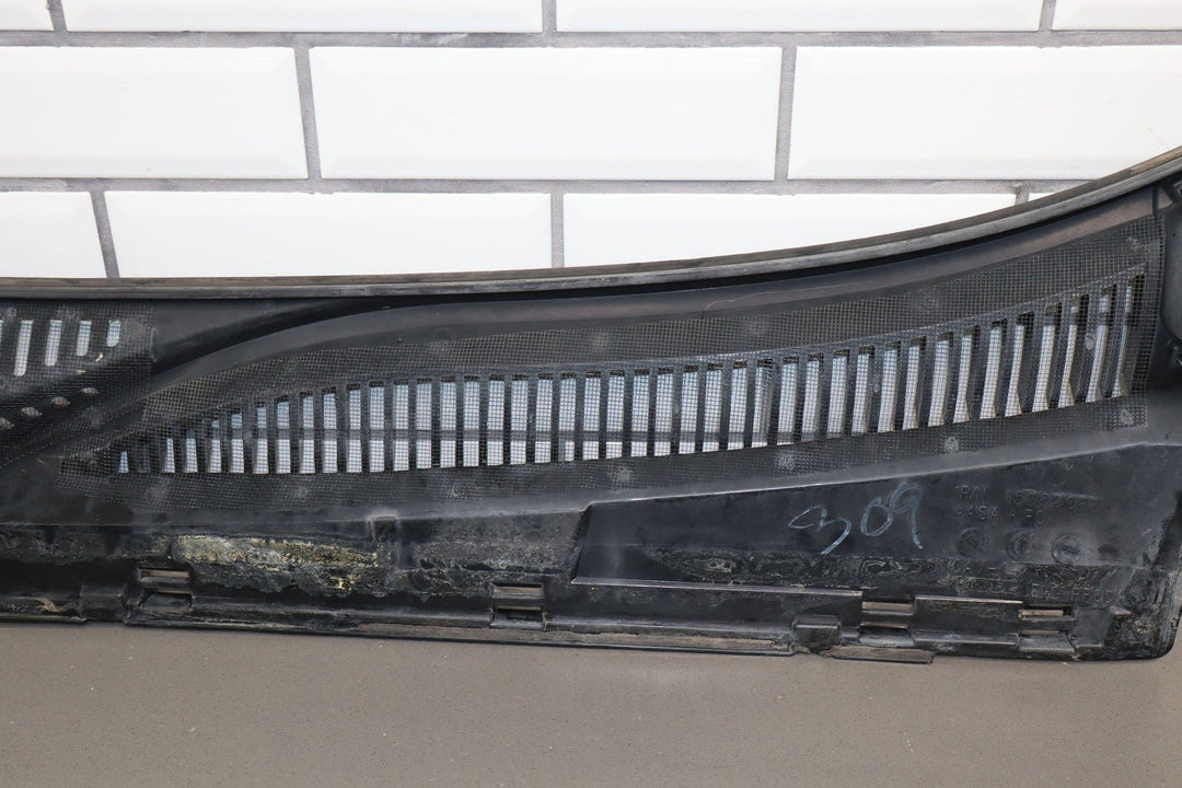 99 - 07 Chevy GMC Truck SUV GMT800 OEM Wiper Cowl Vent Panel