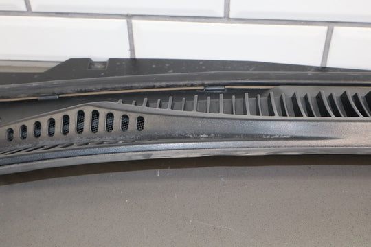 99 - 07 Chevy GMC Truck SUV GMT800 OEM Wiper Cowl Vent Panel