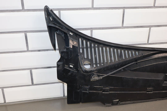 99 - 07 Chevy GMC Truck SUV GMT800 OEM Wiper Cowl Vent Panel