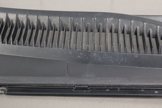 99 - 07 Chevy GMC Truck SUV GMT800 OEM Wiper Cowl Vent Panel