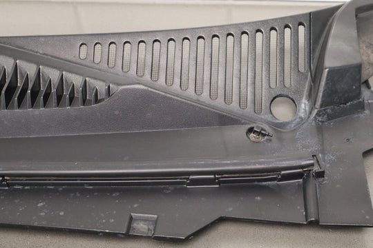 99 - 07 Chevy GMC Truck SUV GMT800 OEM Wiper Cowl Vent Panel